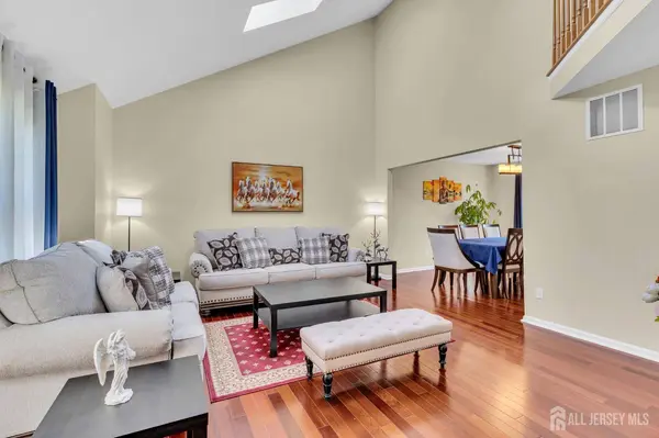 52 Zeller DR, Franklin Twsp, NJ 08873