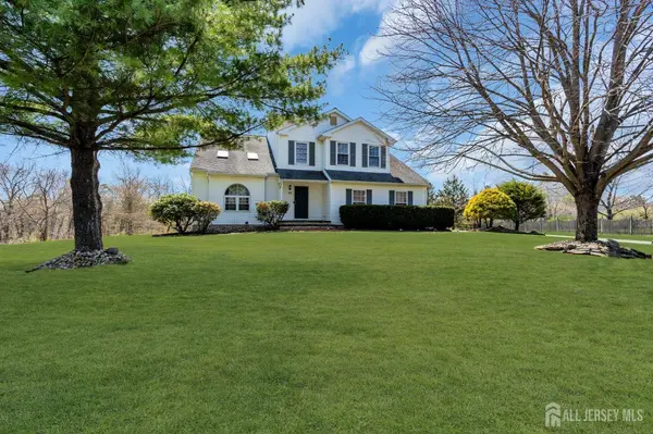 52 Zeller DR, Franklin Twsp, NJ 08873