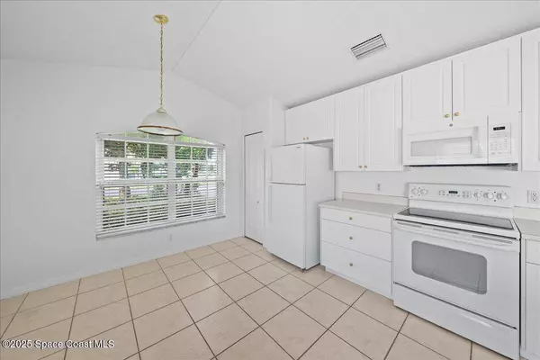 881 Indian Oaks DR, Melbourne, FL 32901