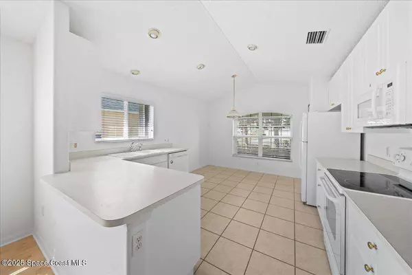 881 Indian Oaks DR, Melbourne, FL 32901