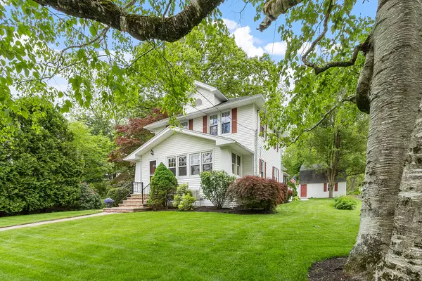 3 Hillside Ave, Grafton, MA 01519-1547
