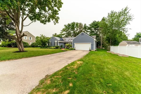 3 Meadow Cir, Barrington, RI 02806