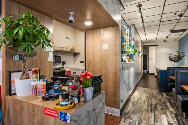 200 Main St #114, Huntington Beach, CA 92648-8102