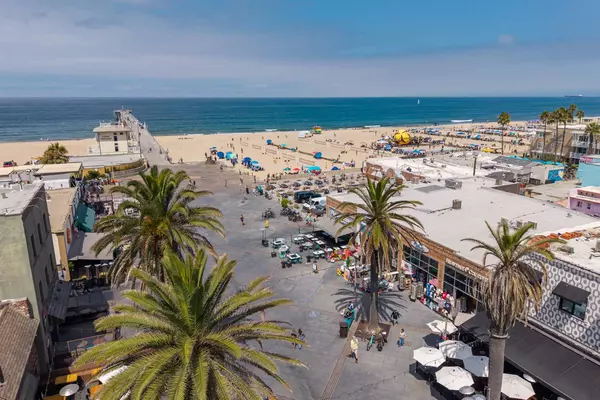 31 Pier Ave, Hermosa Beach, CA 90254-3733