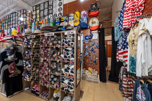 31 Pier Ave, Hermosa Beach, CA 90254-3733