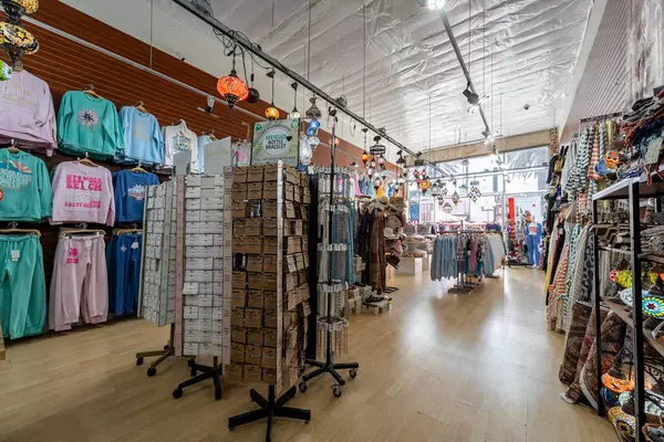 31 Pier Ave, Hermosa Beach, CA 90254-3733