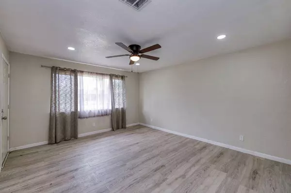 182 W Kaviland AVE, Fresno, CA 93706