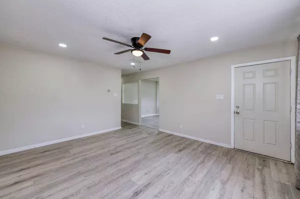 182 W Kaviland AVE, Fresno, CA 93706