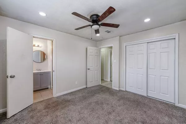 182 W Kaviland AVE, Fresno, CA 93706