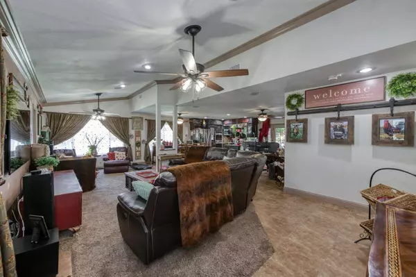 365 Stanford AVE, Clovis, CA 93611