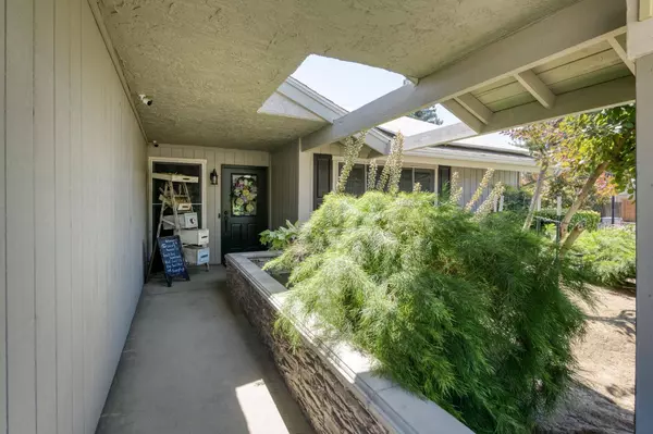 365 Stanford AVE, Clovis, CA 93611