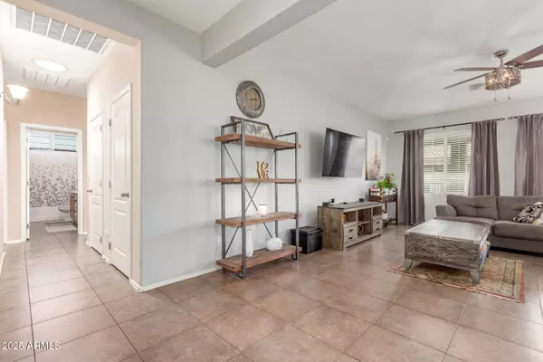 5635 W PECAN Road, Laveen, AZ 85339