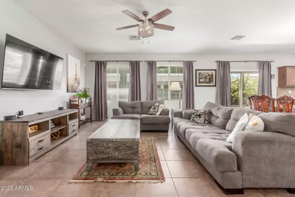 5635 W PECAN Road, Laveen, AZ 85339