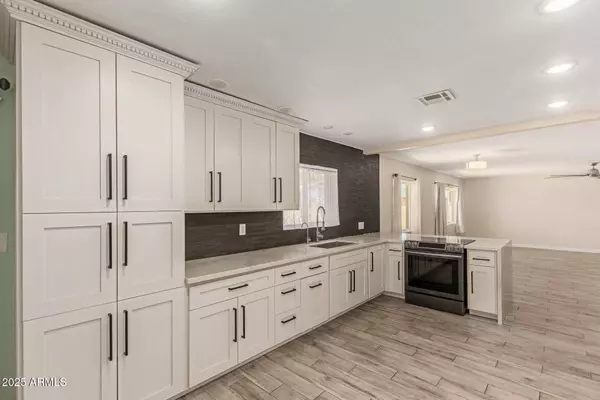 3450 W KALER Drive, Phoenix, AZ 85051