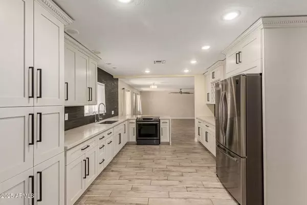 3450 W KALER Drive, Phoenix, AZ 85051