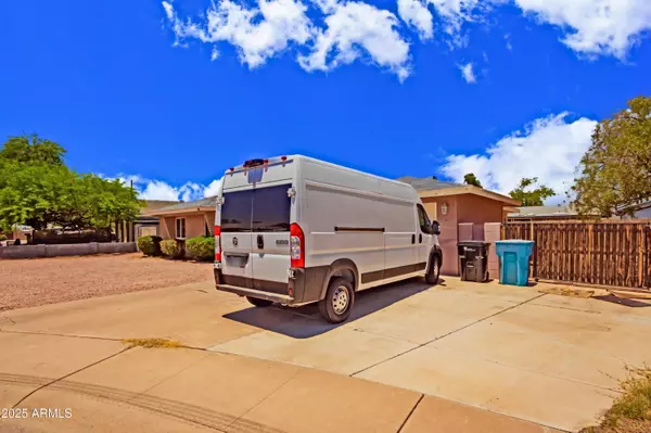 3450 W KALER Drive, Phoenix, AZ 85051