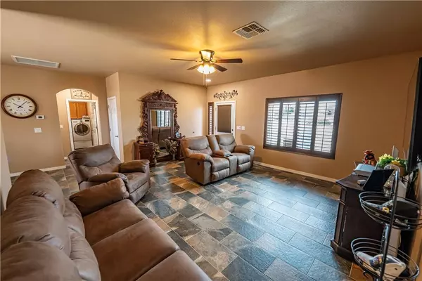 2445 Graystone DR, Kingman, AZ 86409