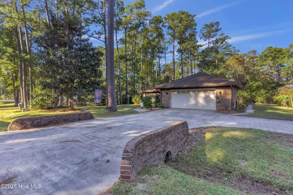 21 Carolina Shores Pkwy, Calabash, NC 28467