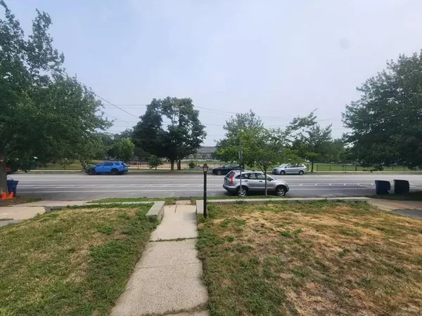 64 Salem St, Lawrence, MA 01843