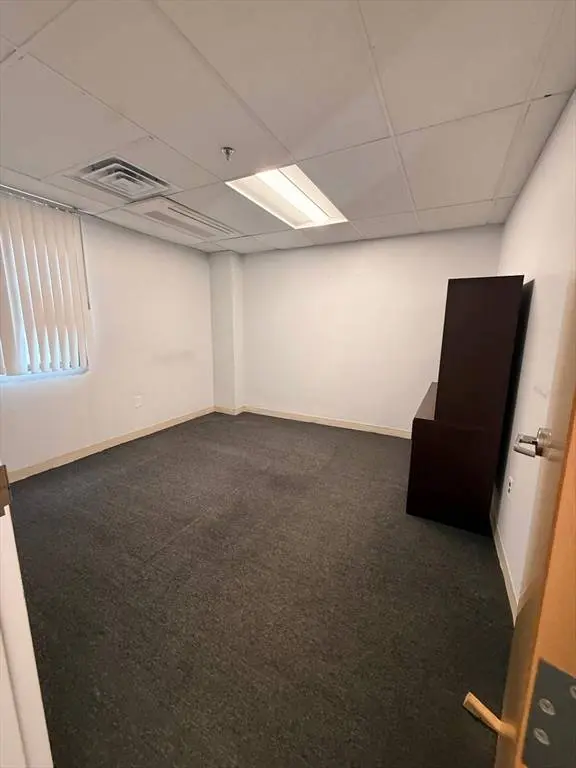 1 R Newbury #405, Peabody, MA 01960