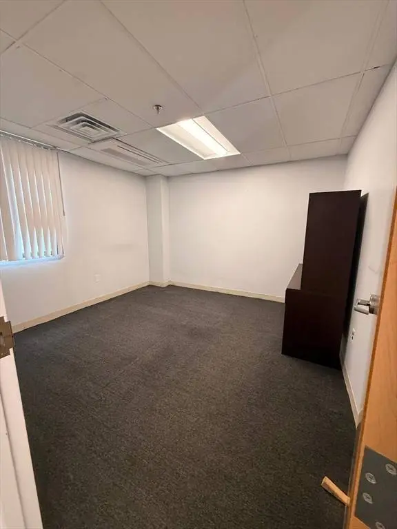 1 R Newbury #405, Peabody, MA 01960