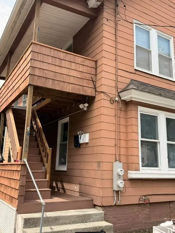 154 Marshalls St #1, Fitchburg, MA 01420