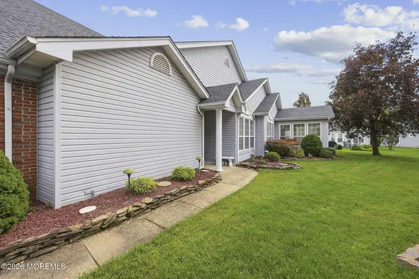 11 Strauss Court, Bayville, NJ 08721