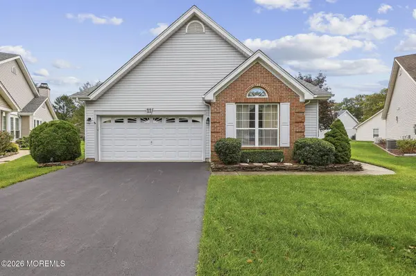 11 Strauss Court, Bayville, NJ 08721