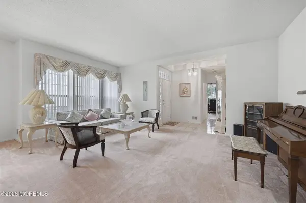 11 Strauss Court, Bayville, NJ 08721