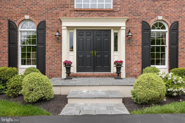 42 WOODSIDE LN, New Hope, PA 18938