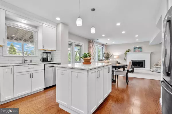 21 RONALD CIR, Oreland, PA 19075