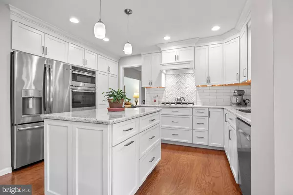 21 RONALD CIR, Oreland, PA 19075