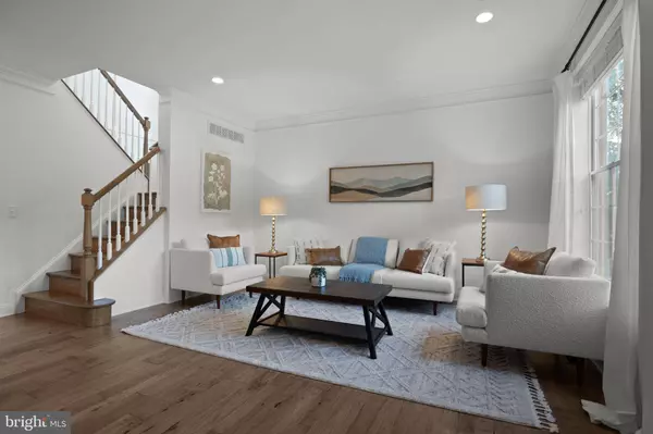 21 GREENWAY DR, Doylestown, PA 18901