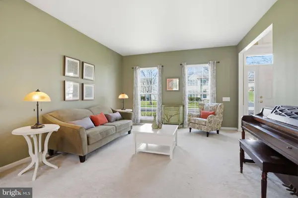 6 SUSANNA WAY, Newtown, PA 18940