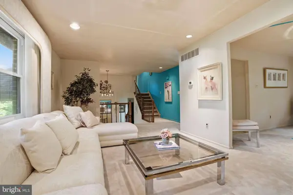 718 BRIDGEVIEW RD, Feasterville Trevose, PA 19053