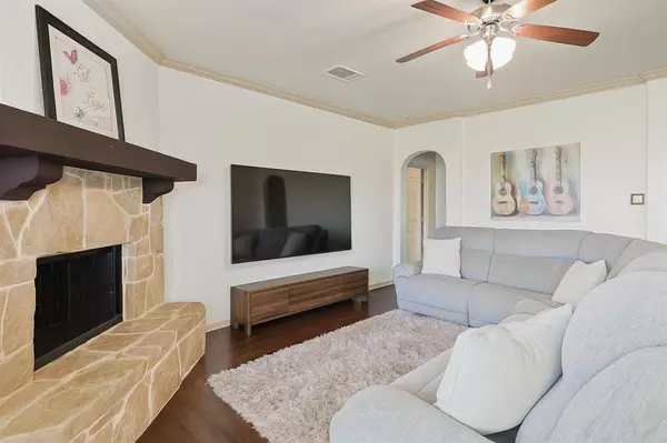 10920 Abbeyglen Court, Fort Worth, TX 76052