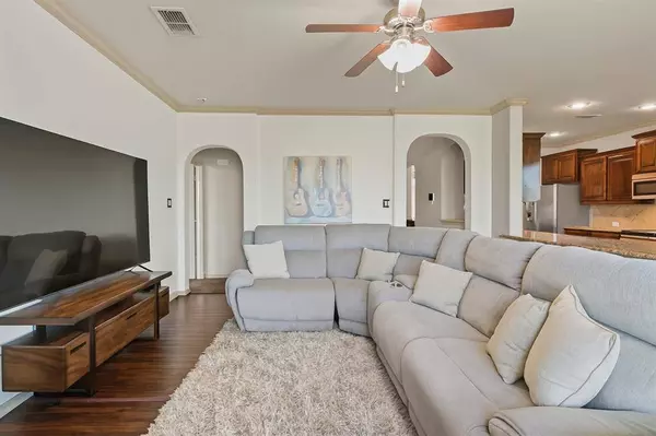 10920 Abbeyglen Court, Fort Worth, TX 76052