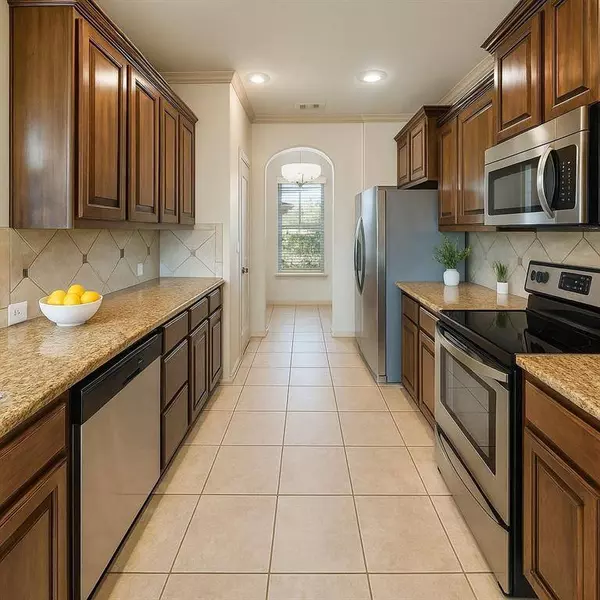 10920 Abbeyglen Court, Fort Worth, TX 76052