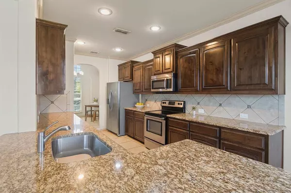 10920 Abbeyglen Court, Fort Worth, TX 76052