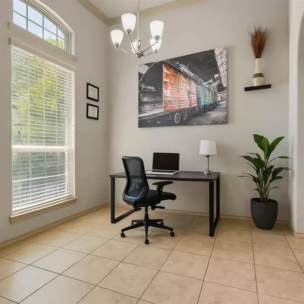 10920 Abbeyglen Court, Fort Worth, TX 76052