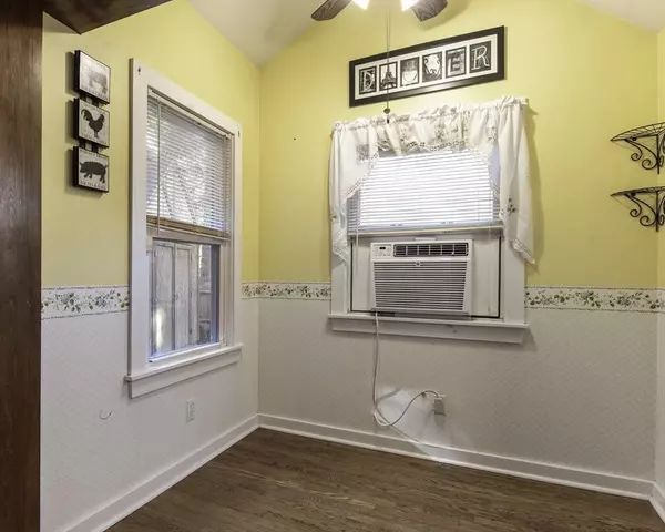 39 Central St, Middleton, MA 01949