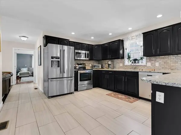 2 Phaneuf St, Middleton, MA 01949