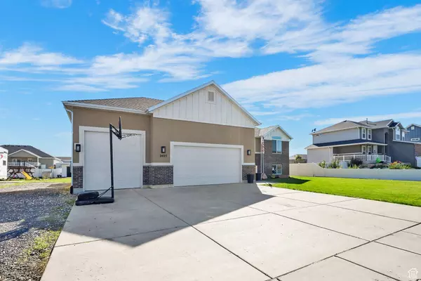 2405 W 2825 N, Farr West, UT 84404