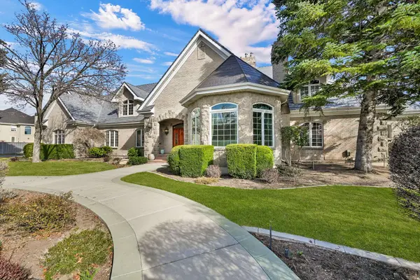 566 N BELLA VISTA DR E, Orem, UT 84097