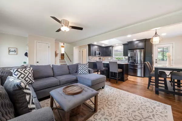 22 Willow PL, Middletown, NY 10940