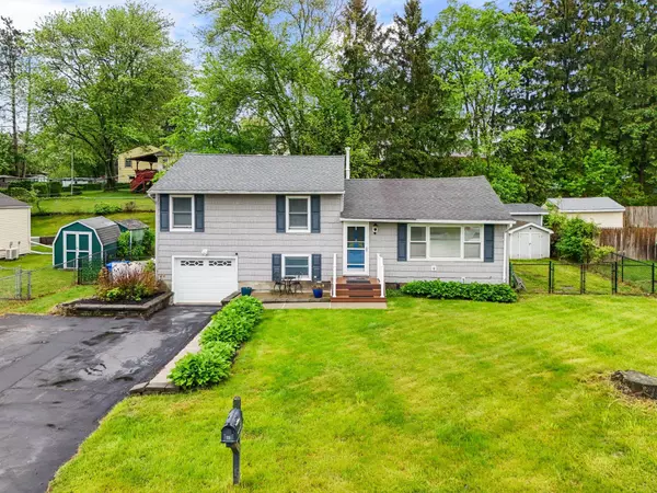 22 Willow PL, Middletown, NY 10940