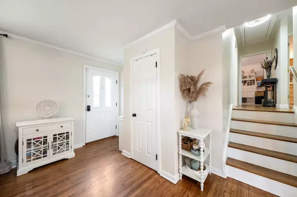 22 Willow PL, Middletown, NY 10940