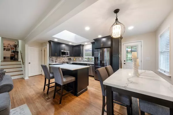 22 Willow PL, Middletown, NY 10940