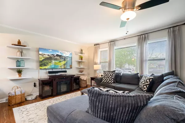 22 Willow PL, Middletown, NY 10940