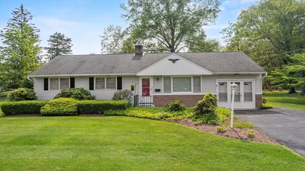 12 Eisenhower DR, Middletown, NY 10940